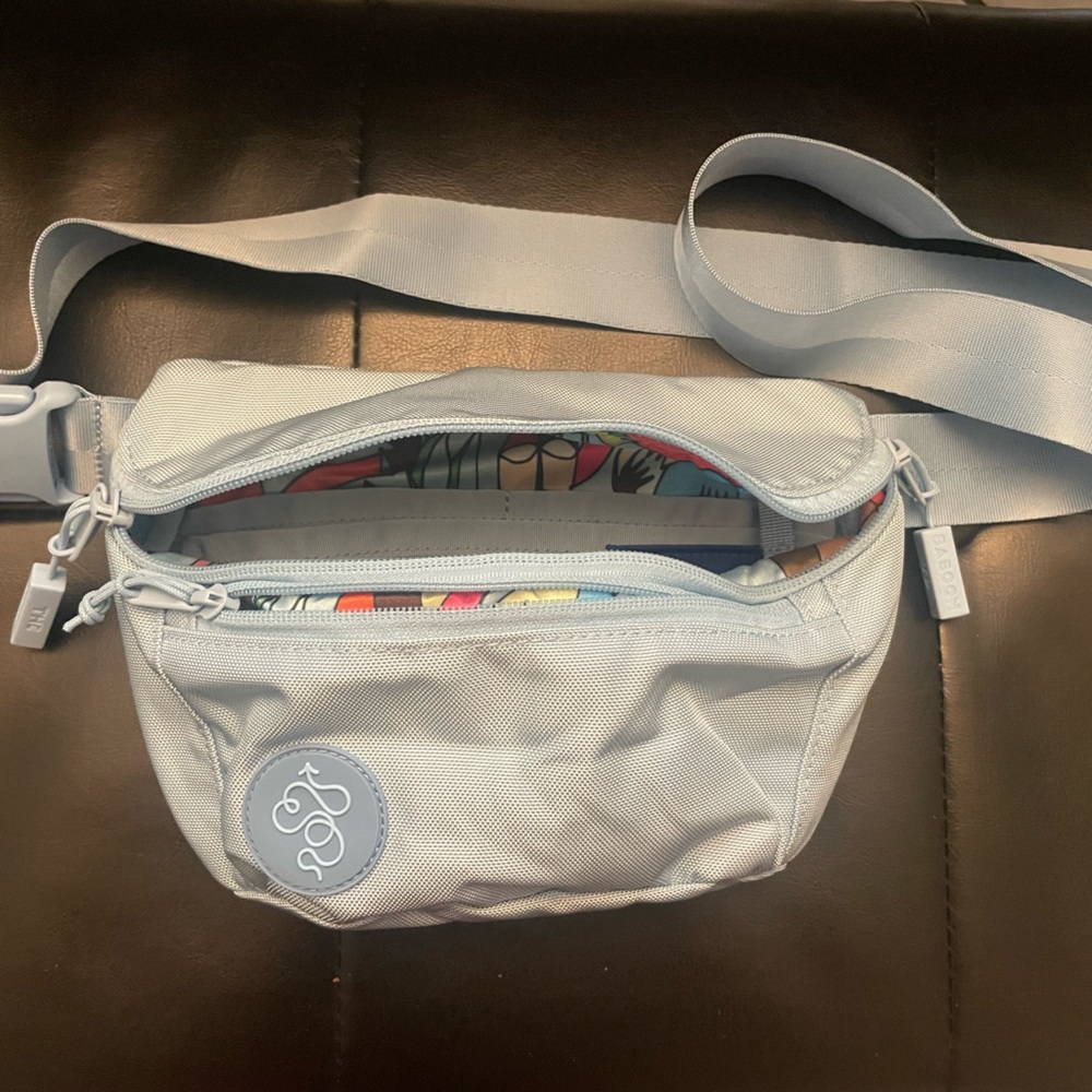 ⭐️NWOT -Airy Blue baboon to the moon fanny pack